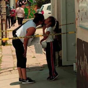 Tras 14 meses alumnos pisan de nuevo un aula