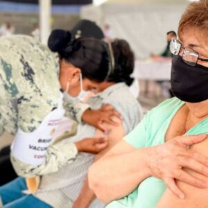 Piden en NL paciencia ante ‘leve retraso’ por segunda vacuna