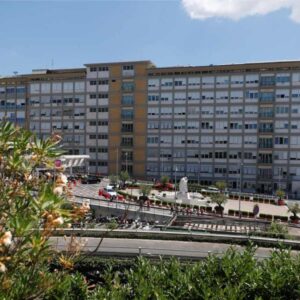 El Papa está bien y permanecerá hospitalizado 7 días: Vaticano