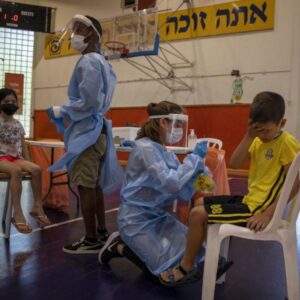 Israel ve ‘señales’ de que variante Delta puede resistir vacunas