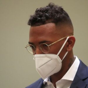 Boateng lanzó nevera portátil a expareja, según acta