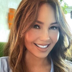 ¡Costeñita soy! Thalía revive el look que vestía en ‘Marimar’ hace 28 años