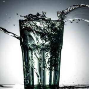 La sorprendente razón por la que los japoneses jamás beben agua durante las comidas