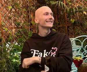 Muere Charlie, el tiktoker que narraba cómo era vivir con cÔncer