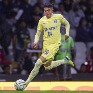 Emilio Lara salió lesionado con América