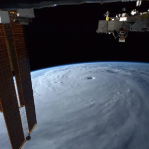 Poderoso tifón Nanmadol deja 2 muertos y paraliza a Japón