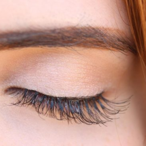 5 trucazos para no usar rimmel y tener unas pestañas increíbles en verano