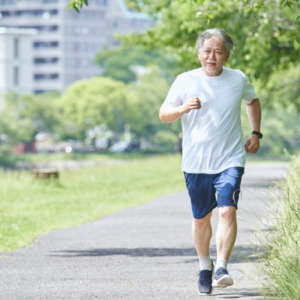 Caminar este número de pasos al día puede reducir tu riesgo de padecer demencia salud