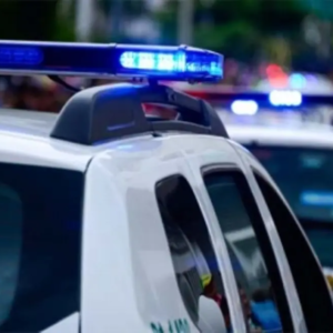 Hallan a tres niños muertos en la playa; sospechan que su madre los ahogó