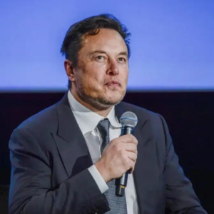 Elon Musk toma control de Twitter, despide a altos ejecutivos