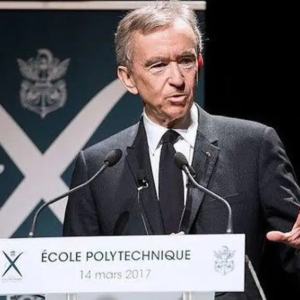 Bernard Arnault desbanca a Elon Musk como el hombre más rico del mundo