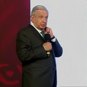 Conservadores han echado andar una guerra sucia en contra de mi gobierno, acusa AMLO