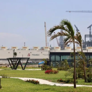 Refinería de Dos Bocas producirá a toda su capacidad en 2024, asegura AMLO