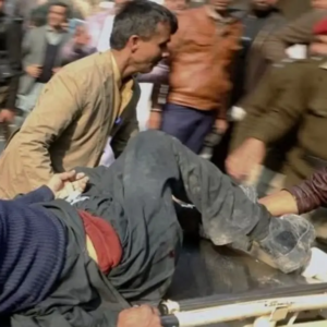 Suben a 88 los muertos del ataque a una mezquita en Pakistán