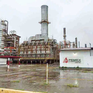 Pemex procesa más crudo en refinerías