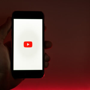 YouTube prueba función en app para buscar canciones tarareando
