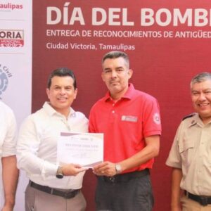Reconoce Lalo GattƔs la labor de los Bomberos