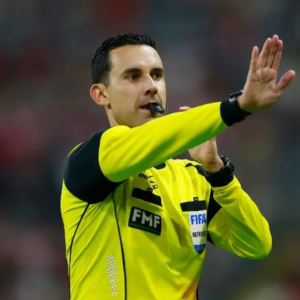 Árbitro mexicano se va a Arabia y pita juego de Benzema