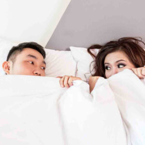 Pareja paso años teniendo intimidad de forma incorrecta; ella era virgen