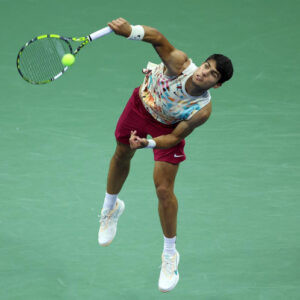 Carlos Alcaraz se muestra dominante y avanza en US Open