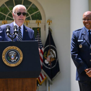 Estados Unidos aprueba alto mando militar tras bloqueo por protesta antiaborto