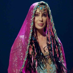 Cher, de 77 años, presume a su novio 40 años menor en la Semana de la Moda de París