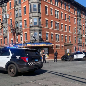 Reportan tiroteo en localidad en Massachusetts, EU; hay personas heridas