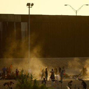 EU construirĆ” un nuevo muro fronterizo en Texas, en medio de la crisis migratoria