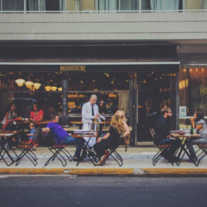 Descubren a hombre que fingía infartos en restaurantes… para no pagar la cuenta