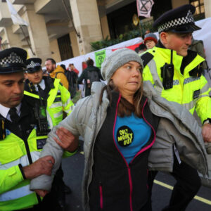 Detienen a Greta Thunberg durante manifestación contra petroleras en Londres