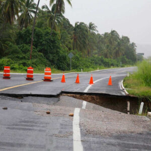 ‘Otis’ pegó muy fuerte en Guerrero y provocó la pérdida de las comunicaciones: López Obrador
