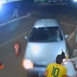 Tóxica atropella a novio que la dejó para echarse unas chelas con su amigo