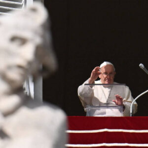 El Vaticano dice sí a que transexuales sean bautizados y puedan ser padrinos