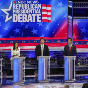 Rivales de Trump chocan en el tercer debate republicano… pero sin mermar su ventaja
