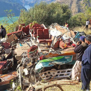 Accidente de autobús en India deja al menos 37 muertos