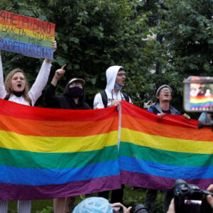Rusia prohíbe el movimiento LGBT+ por ‘extremista’; Corte Suprema lo avala