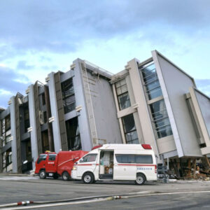 Suman al menos 55 muertos tras terremoto de magnitud 7.5 en Japón