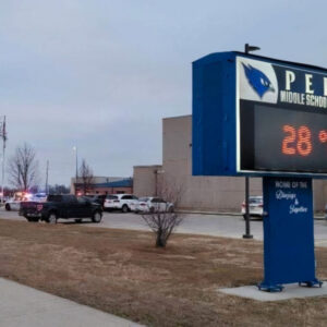Tiroteo en escuela secundaria de Iowa deja ‘cinco vĆctimas’; hallan a agresor con herida
