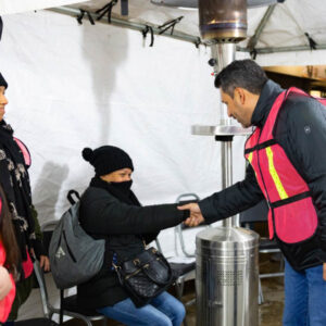 Instala DIF Guadalupe estaciones de calor ante bajas temperaturas
