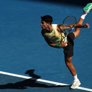 Carlos Alcaraz da show; avanza en el Abierto de Australia