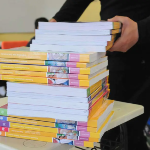 Detectan 30 títulos falsos en proceso para buscar una plaza para maestro en Michoacán