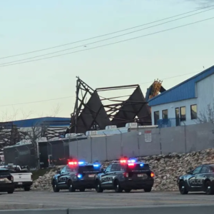 Colapso en hangar de un aeropuerto en EU deja 3 muertos y 9 heridos