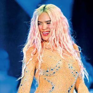 Karol G se cura con rumba; 80 mil fans llenan primera fecha de la ‘Bichota’