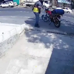Motociclista ve venir la muerte un segundo antes pero ya nada puede hacer