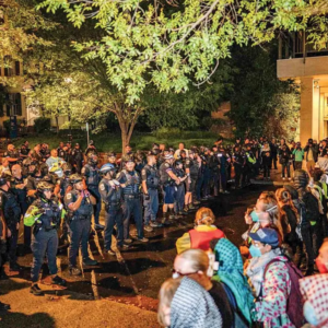 Protestantes universitarios: Paralelismos históricos con clamor de paz en EU
