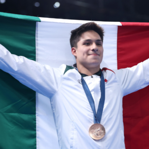 Osmar Olvera gana el bronce en trampolín 3m en Paris 2024