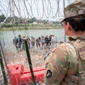 Texas enviará helicópteros y 400 soldados más a la frontera con México