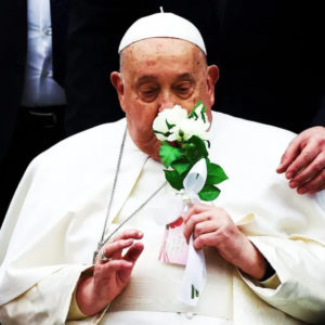 Papa Francisco no ha vuelto a presentar crisis respiratorias; durmió bien