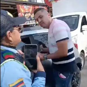 Hombre quería escapar de la policía y termina machucándose los dedos