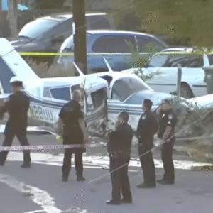 Avioneta se estrella en un barrio de San Diego; confirman varios muertos